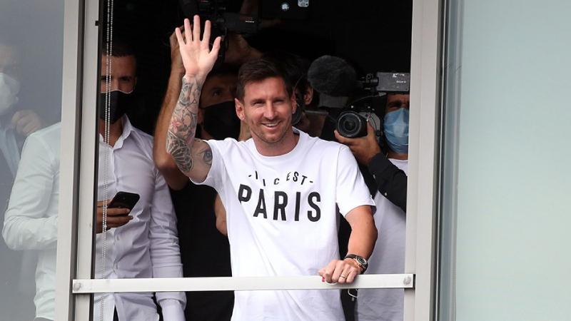 Lionel Messi tarihi transfer için Paris'te