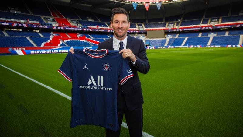 Lionel Messi resmen Paris Saint Germain'de