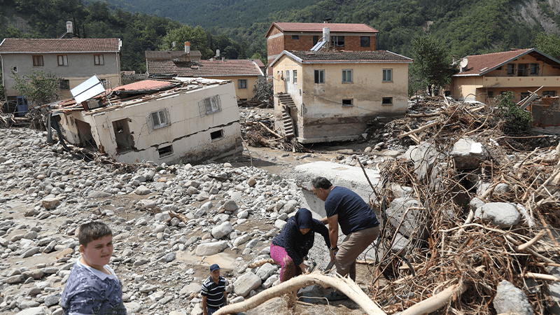 Sinop'ta sel nedeniyle 40 evin yıkıldığı köyün sakinleri anlattı; "Arkadaşlarımız ve akrabalarımızdan kayıplarımız var"