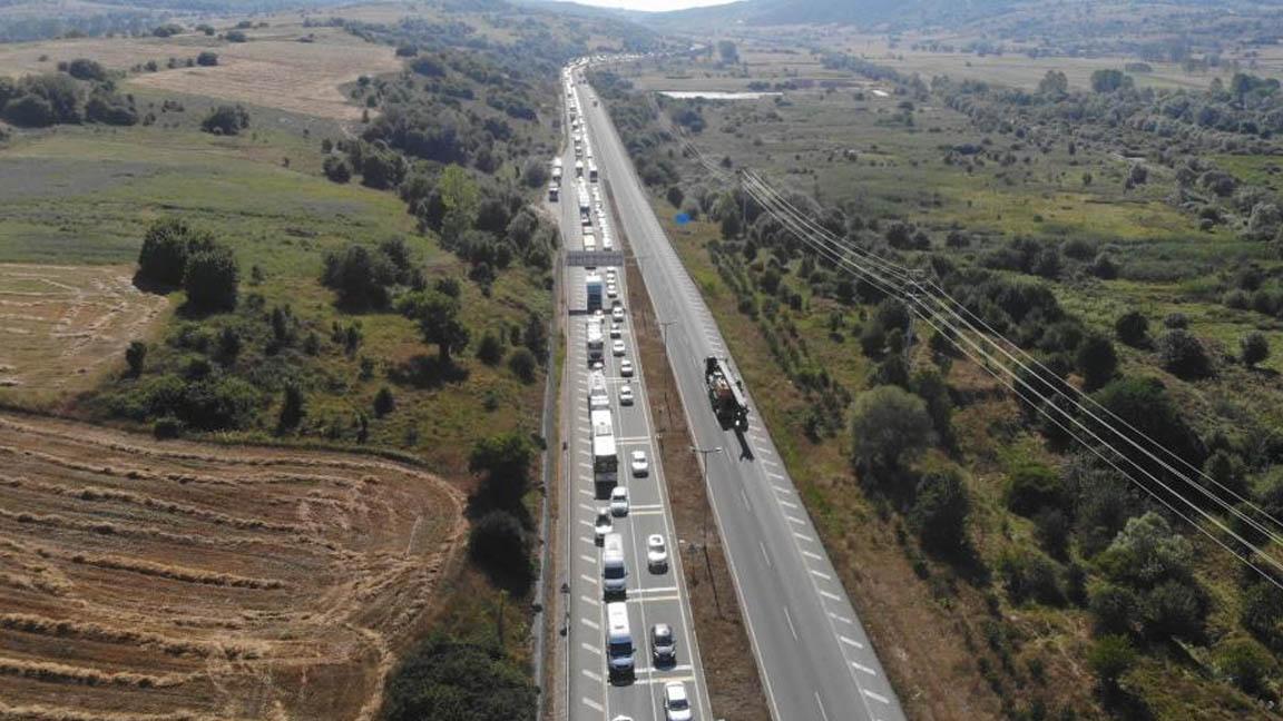 TEM’in Ankara yönü yol çalışması sebebiyle trafiğe kapatıldı