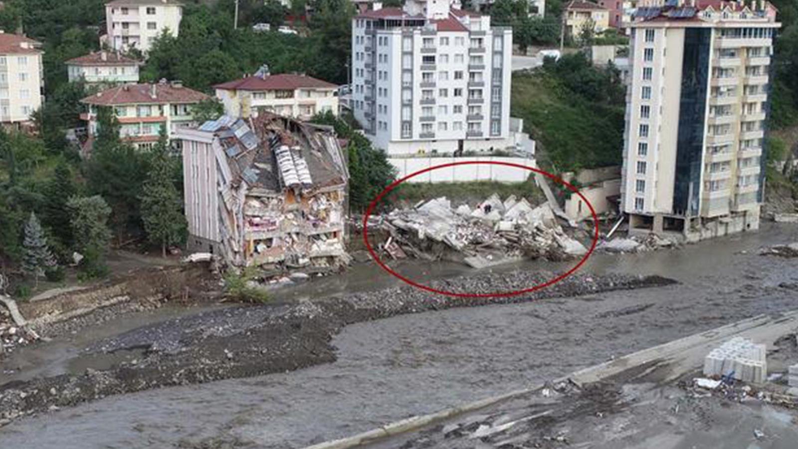 Sel nedeniyle yıkılan Ölçer Apartmanı davası, selden ötürü görülemedi