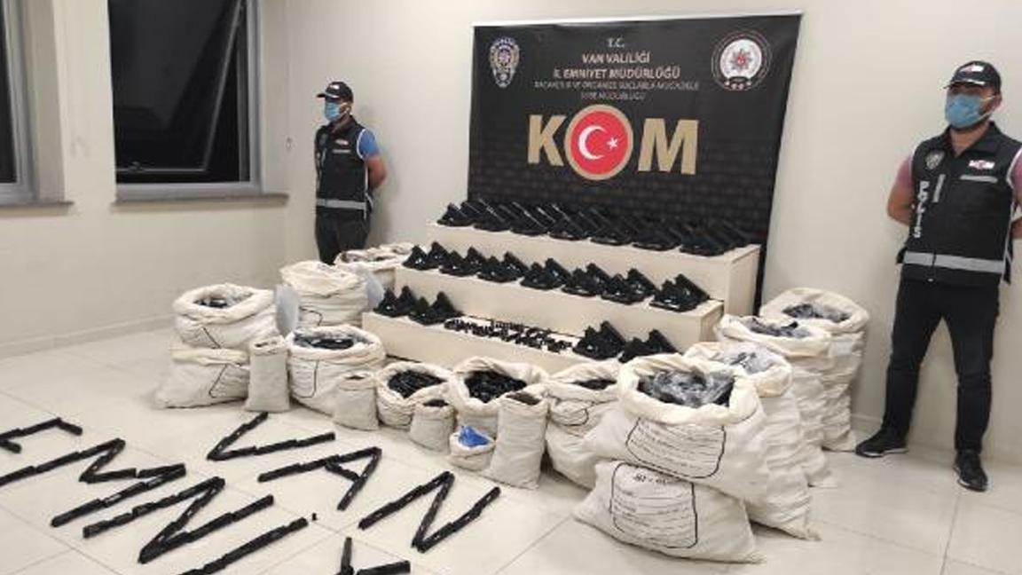 Van'da polisin iş yerine yaptığı baskında 1300 tabanca ele geçirildi