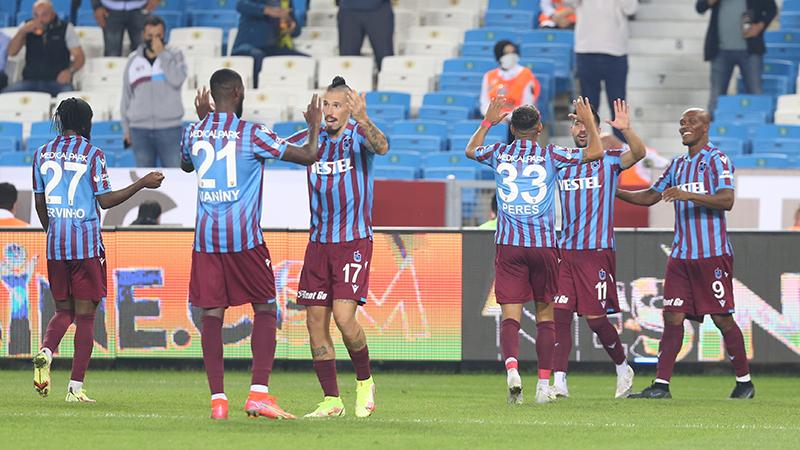 Trabzonspor, Sivasspor'u 2-1 yendi; ligde 2'de 2 yaptı