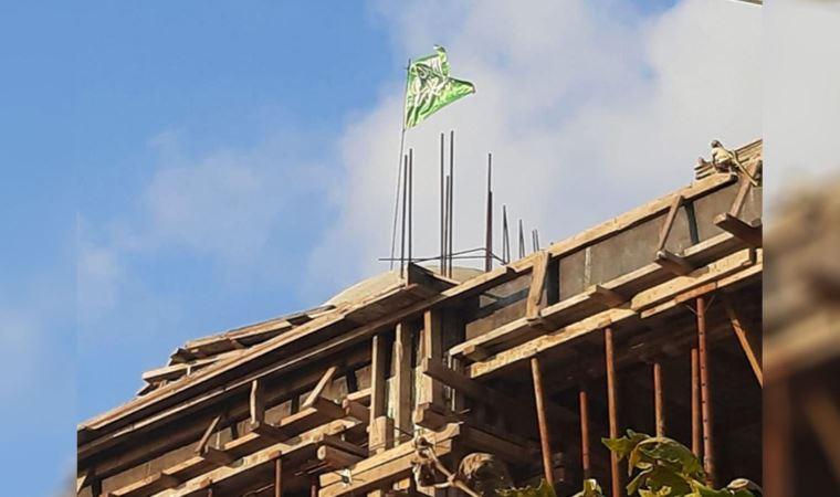 Zonguldak’taki cami inşaatına hilafet bayrağı asıldı