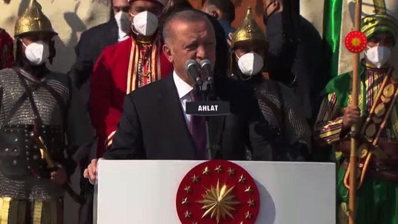 Erdoğan: Dün kendi sınırları içinde adeta varlık- yokluk mücadelesi veren ülkeden bugün dünyada her kritik meselede söz sahibi bir ülkeye dönüştük