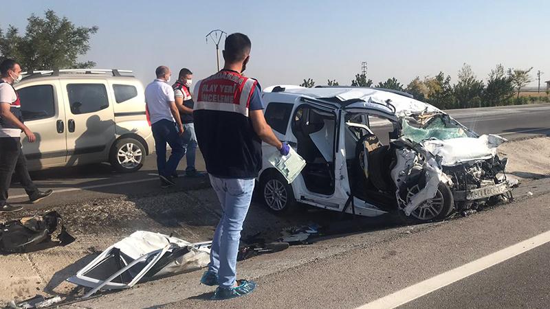 Konya'da patlayıcı madde yüklü TIR ve kamyonet çarpıştı; 6 ölü, 2 yaralı!