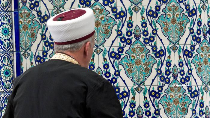 Koronavirüs aşısı için "Haram" diyen imam açığa alındı