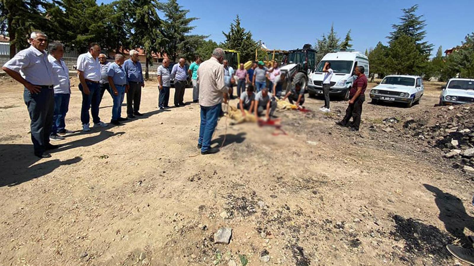 AKP’li başkan 345 bin liralık makam aracına kurban kesmiş