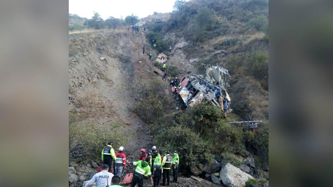 Peru'da otobüsün uçuruma yuvarlanması sonucu ölenlerin sayısı 33'e yükseldi