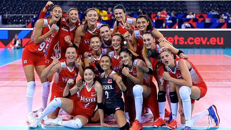 A Milli Kadın Voleybol Takımı, Avrupa Şampiyonası'nda final için sahaya çıkıyor