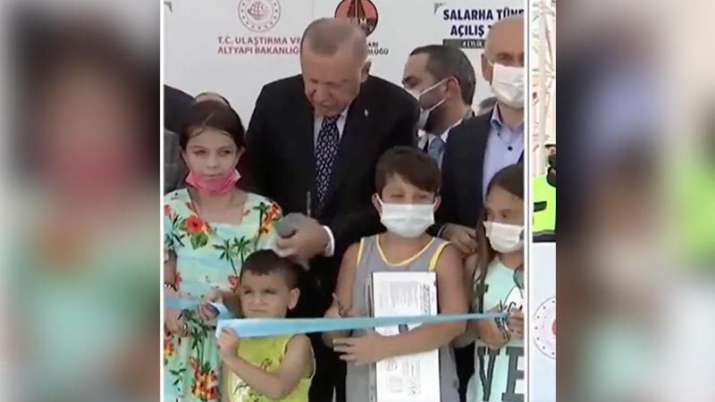 HaberTürk yazarı: Ortada Erdoğan’ı seven AK Parti seçmeninin kızacağı bir durum yok; aksine Erdoğan'ın ‘tatlı-sert muhafazakar baba’ figürüyle uyumlu bu davranışlar