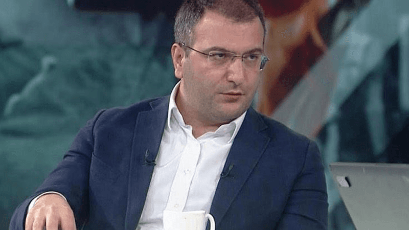  Cem Küçük: Doların yükselmesinin sebebi vatandaşın gidip dolar almasıydı