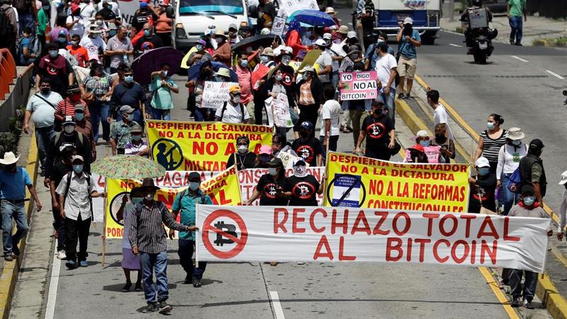 El Salvador'da Bitcoin protestosu