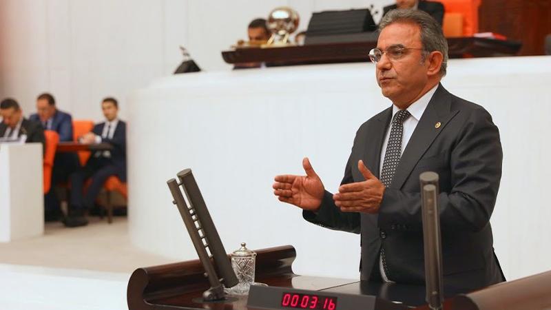 CHP'li Budak: İletişim Başkanlığı, basın kartlarının yenilenmesini kasıtlı olarak geciktiriyor