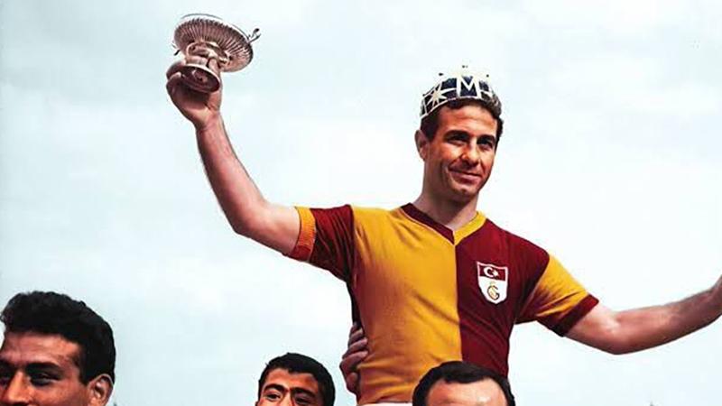 Galatasaray efsanesi Metin Oktay, kabri başında anıldı