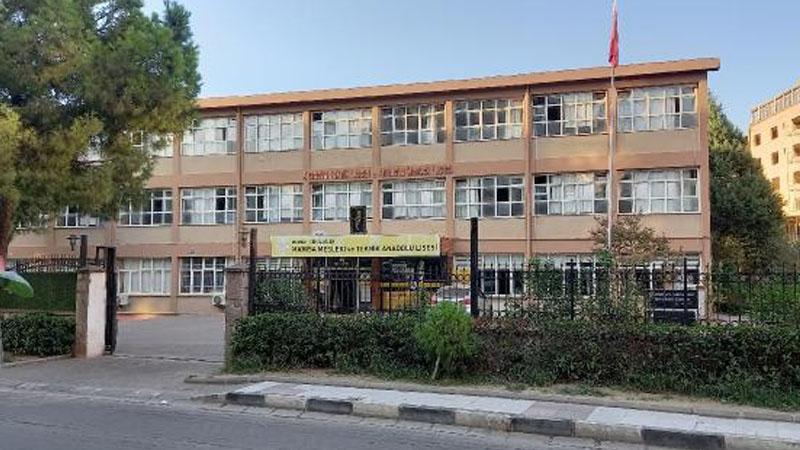 Manisa'daki bir lisede 30 kişilik sınıf karantinaya alındı