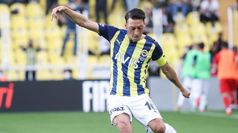 Fenerbahçe'de Mesut Özil bilmecesi