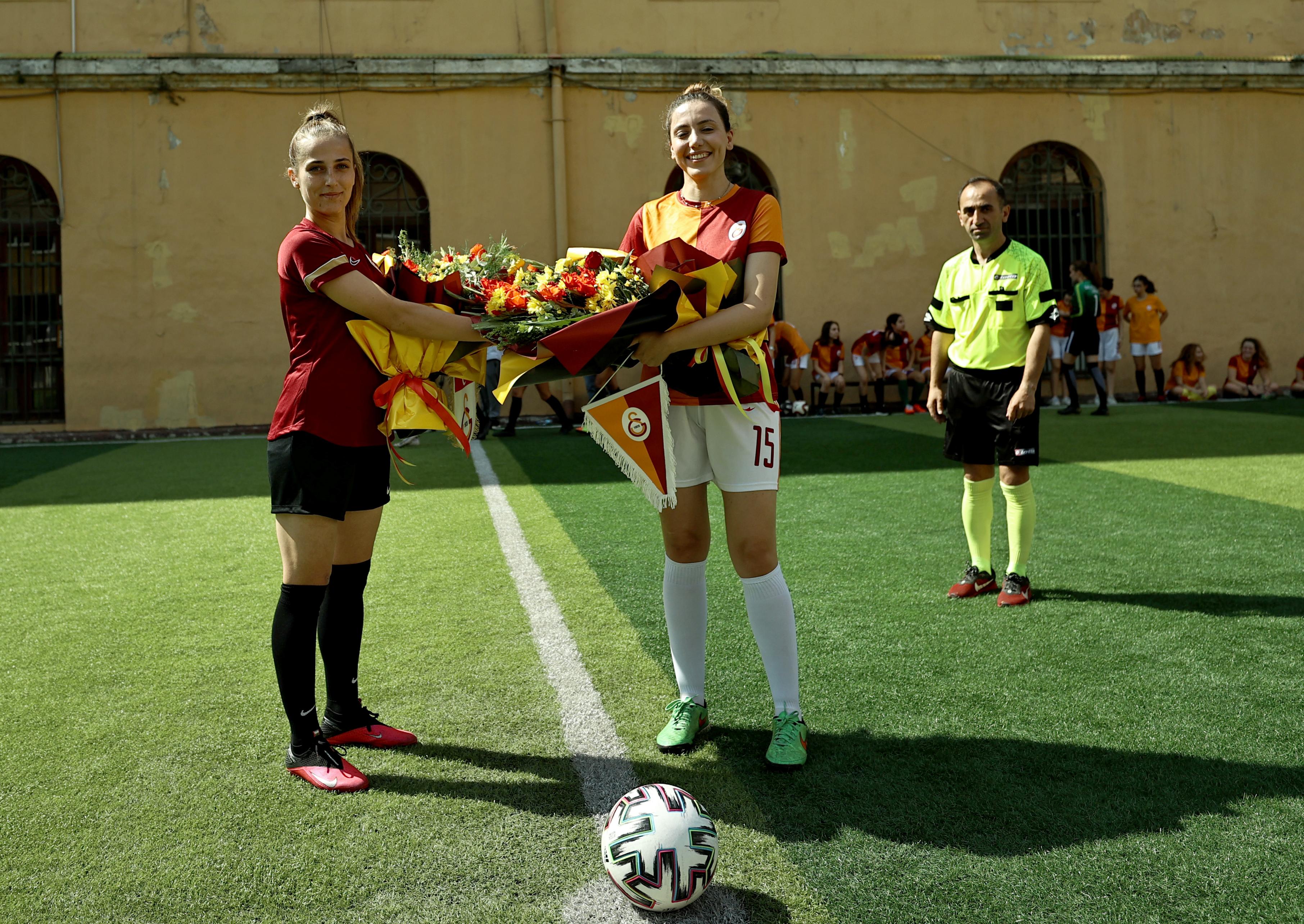 Galatasaray Kadın Futbol Takımı tanıtıldı!