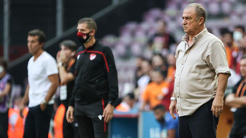 Fatih Terim'den taraftara mesaj: İçeride morali bozuk olan var, ağlayan var; bu hoş değil