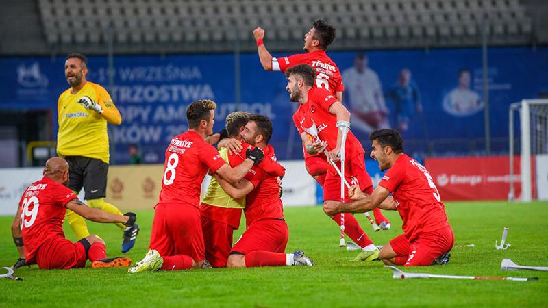 Ampute Milli Takım Teknik Direktör Osman Çakmak'tan futbolseverlere çağrı