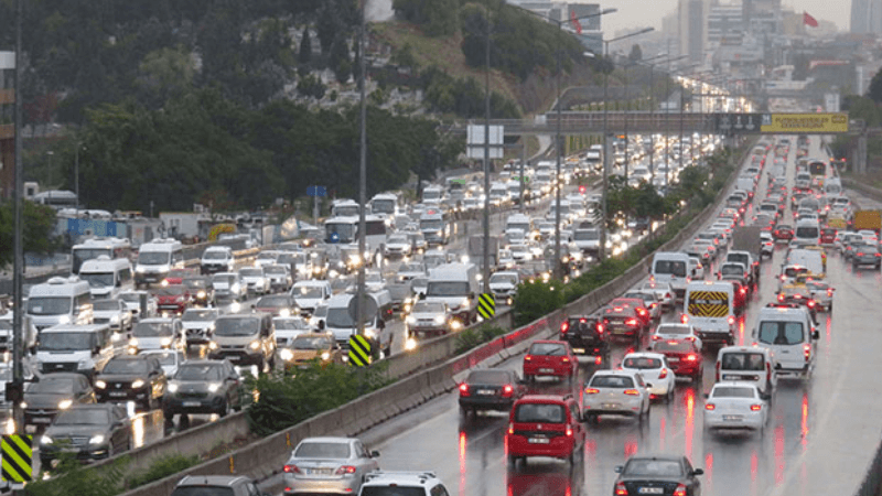 İstanbul’da trafik yoğunluğu yüzde 72'ye ulaştı