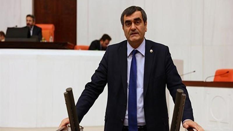 CHP’li Şeker: Barınma konusunda çaresiz kalan gençler şimdi de başka vakıf ve cemaatlerin kucağına itiliyor