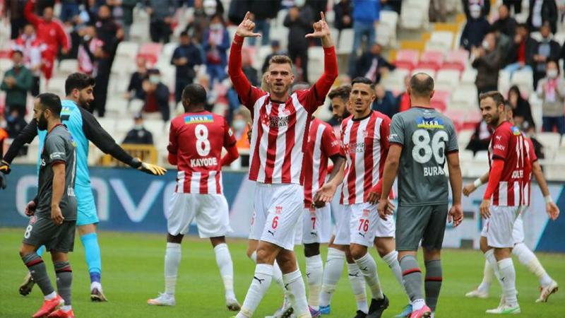 Sivasspor, Karagümrük'ü farklı mağlup etti: 4-0