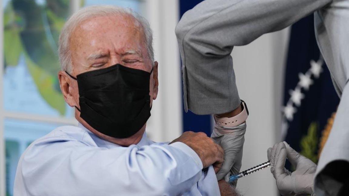 Biden 3’üncü doz Covid-19 aşısını oldu