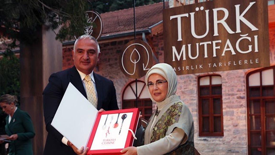 Kültür Bakanlığı'ndan, Emine Erdoğan'ın himayesinde yazılan ve 1 milyon liraya mal olan kitap açıklaması: Sadece önsözünü yazdı