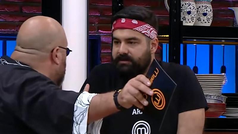 Masterchef'te gerilimli anlar: Hep aynı şeyi yapıyorsun, yerine geç!