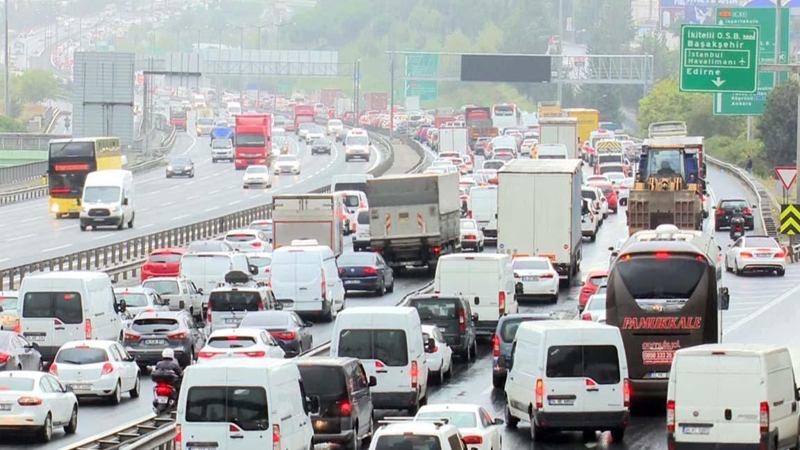 İstanbul'da trafik durma noktasına geldi 