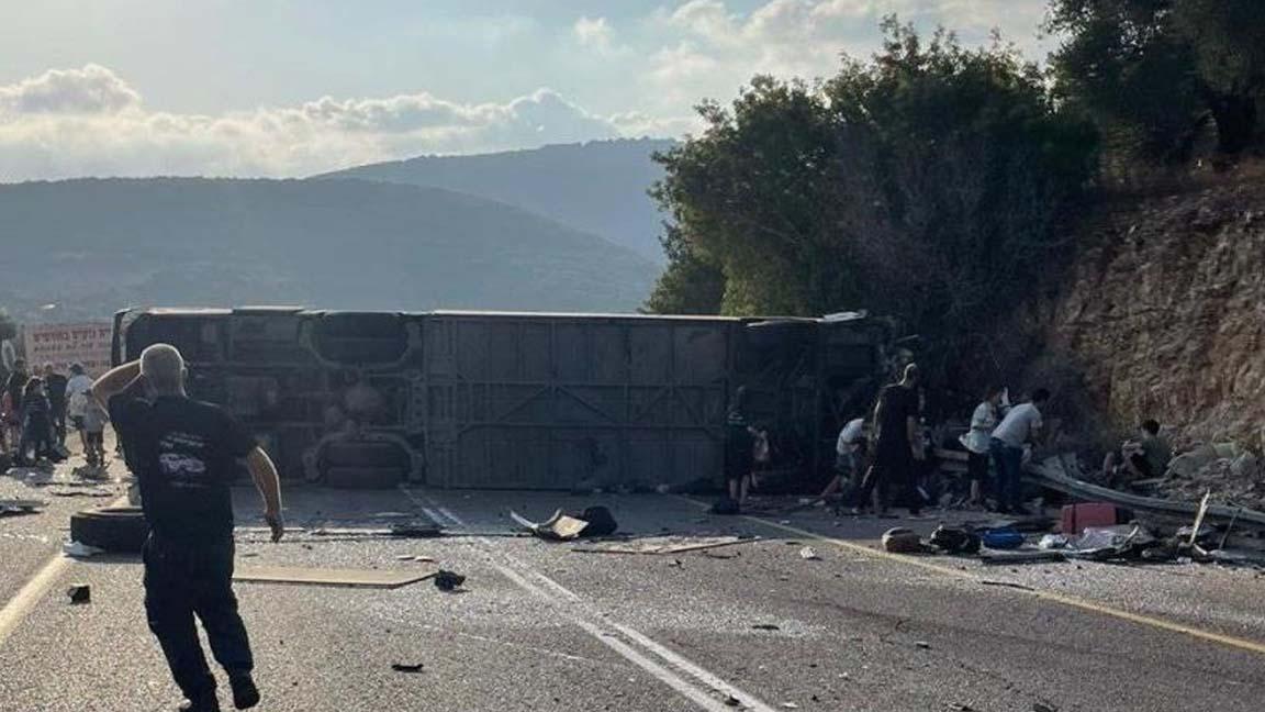 İsrail'de otobüs devrildi: en az 5 ölü, 47 yaralı