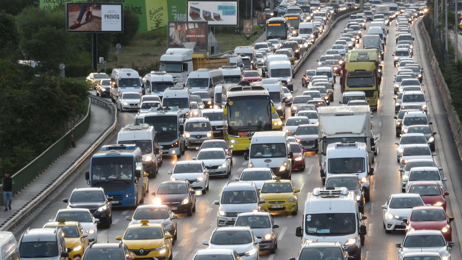 İstanbul'da haftanın ilk iş gününde trafik yoğunluğu