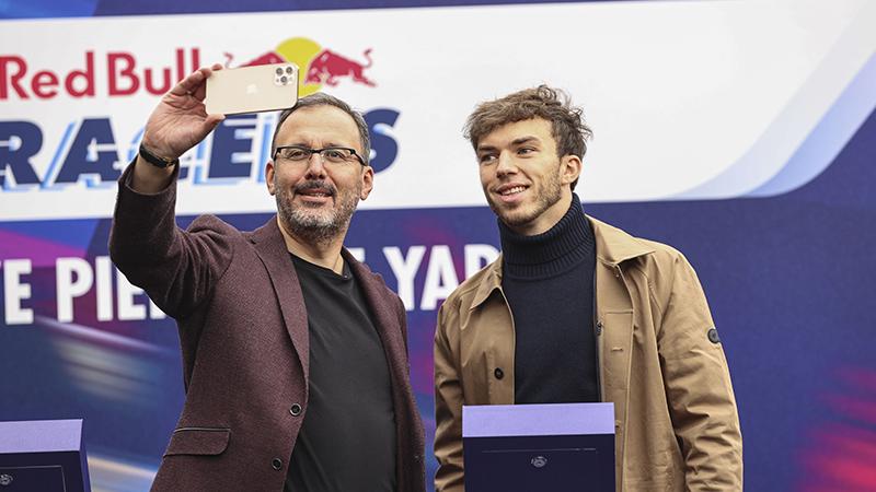 Bakan Kasapoğlu, Formula 1 pilotu Pierre Gasly bir araya geldi