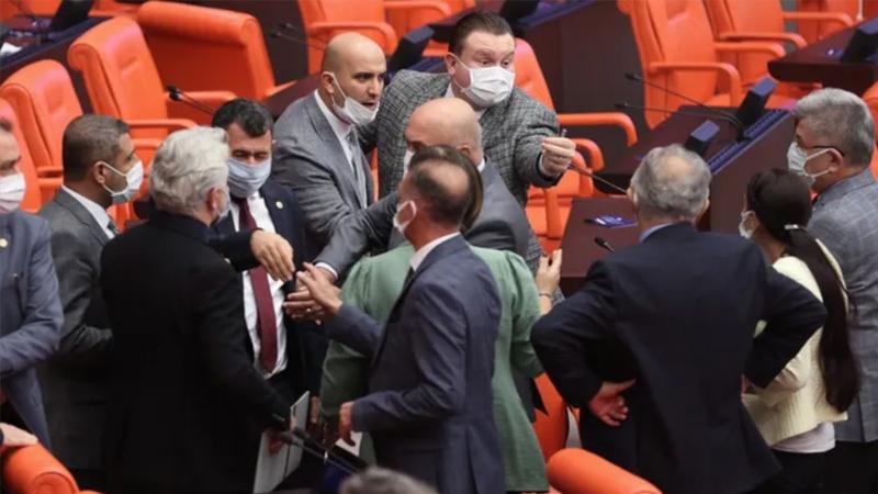 MHP'li Kılavuz “yavşak” diye bağırdı; TBMM'de MHP ile HDP’li milletvekilleri arasında gerilim yaşandı