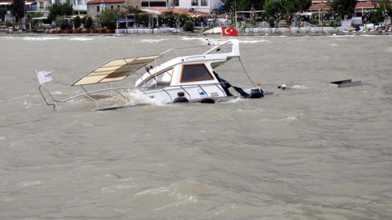 Datça'daki fırtınada 1 tekne battı