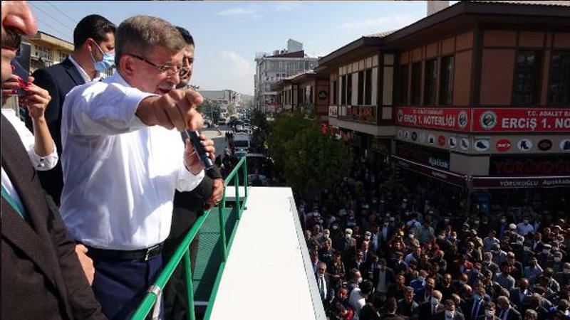 Davutoğlu Van'da: Ailenize 'Serok Ahmet'in selamı var' deyin