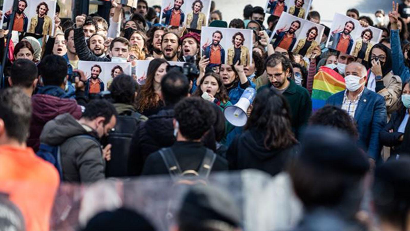 Tutuklanan Boğaziçi Üniversitesi öğrencileri: Ders kitapları hâlâ ulaştırılmadı; doktorun yazdığı ilaçlar verilmedi