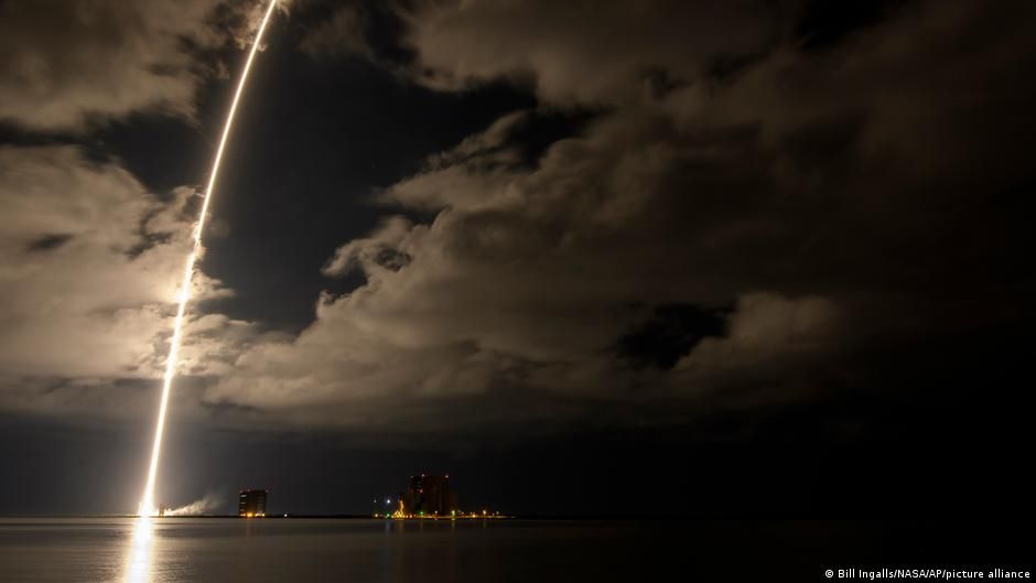 Jüpiter'e yolculuk: NASA Lucy misyonunu başlattı