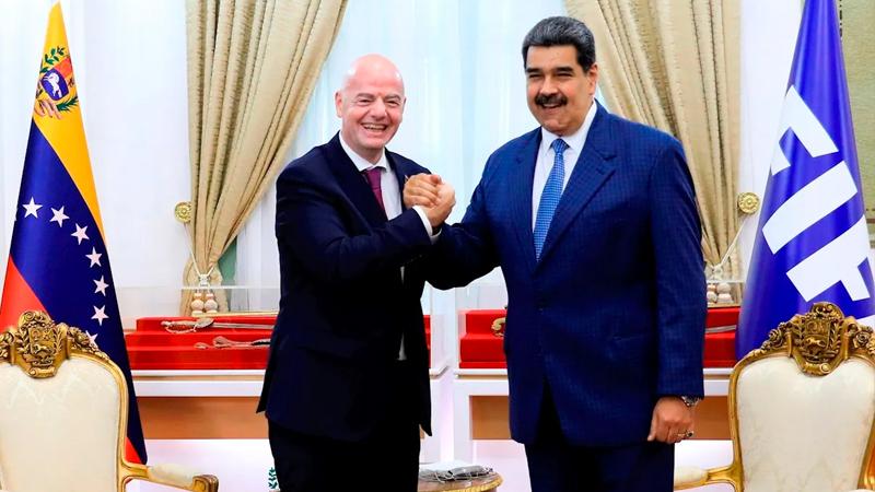 FIFA Başkanı Infantino'dan Venezuela Devlet Başkanı Maduro'ya ziyaret