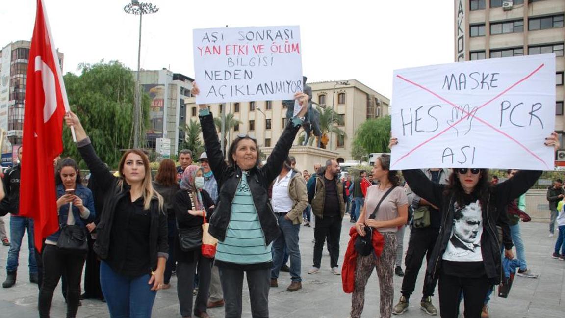 Aşı karşıtları İzmir'de toplandı