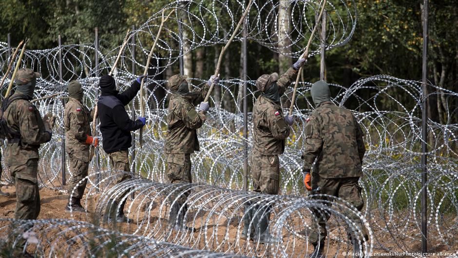 Polonya sığınmacı geçişini önlemek için Belarus sınırında asker görevlendirdi