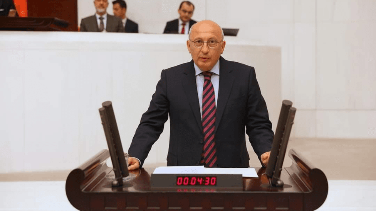 CHP’li Çakırözer'den  Çavuşoğlu'na: Dışişleri Bakanlığı’nın tarihinde görülmemiş görüntüler söz konusu