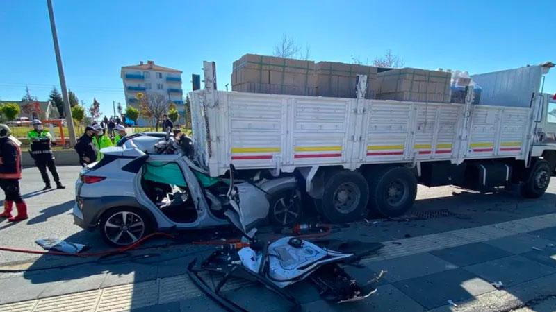 36 saatlik nöbetten dönen asistan hekim trafik kazasında yaşamını yitirdi