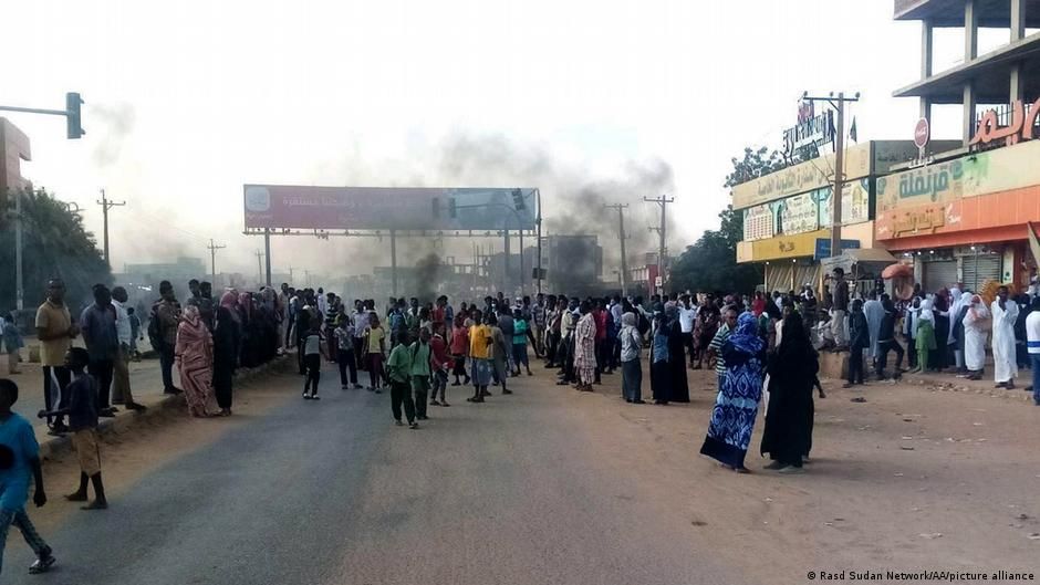 Sudan'da ordu yönetime el koydu