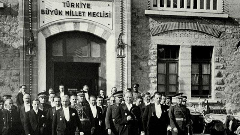 Türkiye Cumhuriyeti 98 yaşında