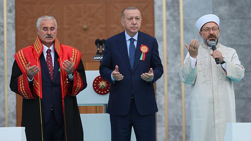 2021-2022 Adli Yılı, Diyanet İşleri Başkanı Ali Erbaş'ın yaptığı duayla açıldı. Yargıtay Başkanı Mehmet Akarca da üzerinde cübbesiyle duaya katıldı