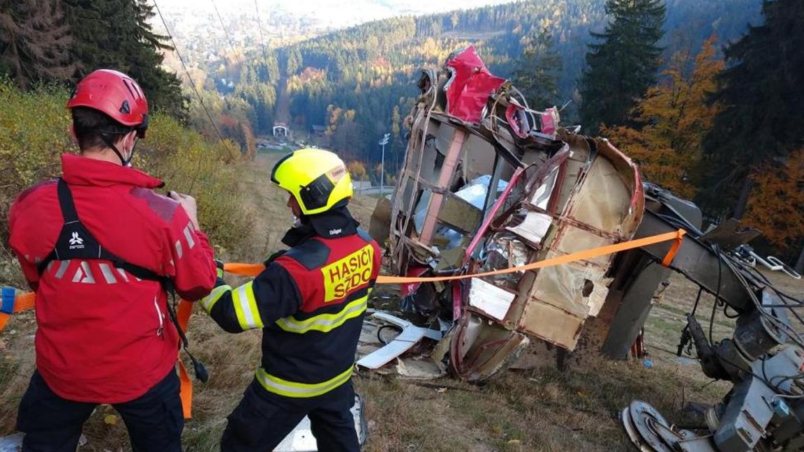 Çekya’da teleferik kabini 30 metreden yere çakıldı: 1 ölü