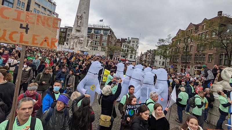 Hollanda'da 40 bin kişilik iklim protestosu