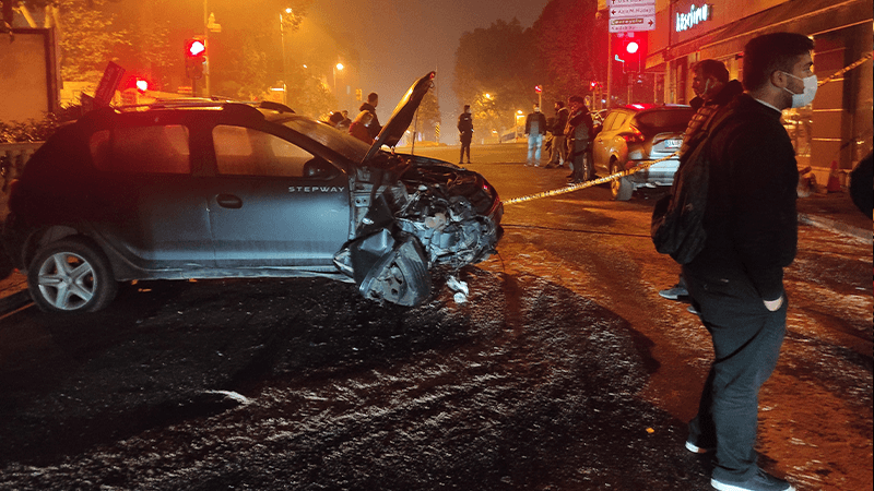 Ters yöne girdi, 6 araca çarparak durabildi